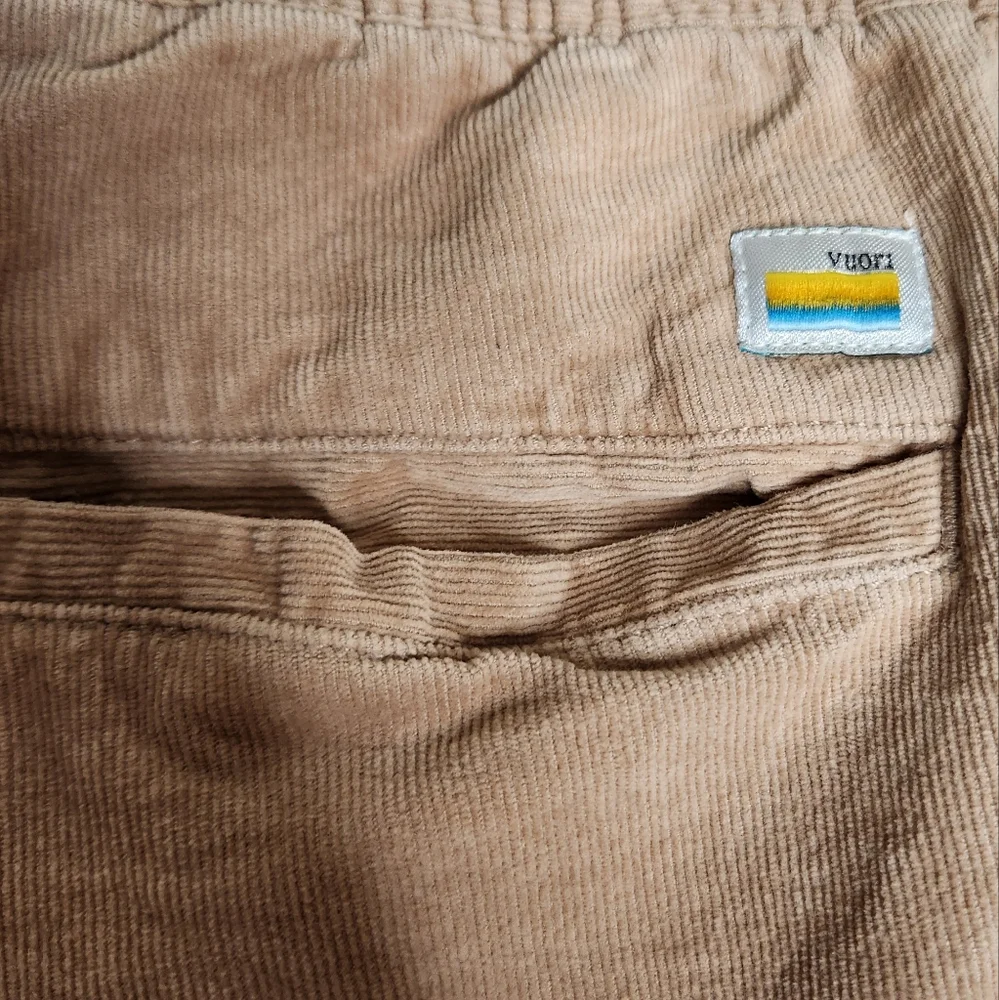 Vuori Men's Tan Shorts